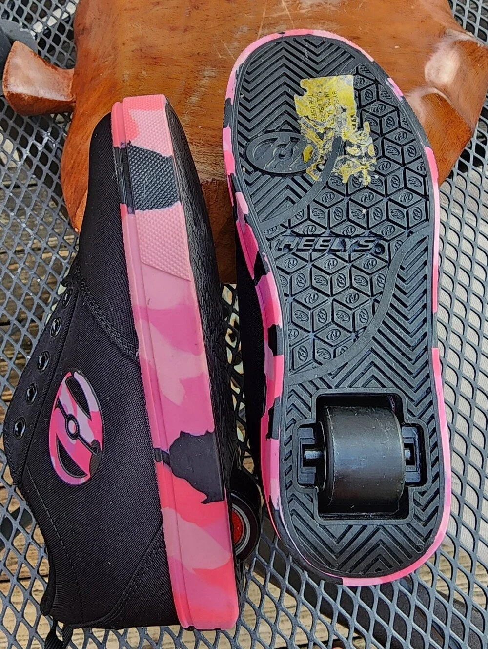 Heelys Black and Pink Low-Top Skate Sneakers Youth 3